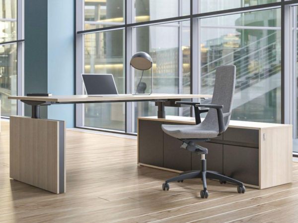 Management Schreibtisch elektrisch mit Sideboard
