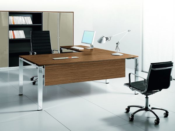 Bralco GLIDER Eckschreibtisch mit Tischplatte Furnier und Sichtblende