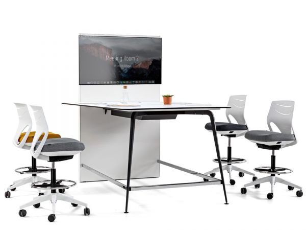Actiu TWIST Meeting-Point mit Media Wall und Stehtisch H100 cm